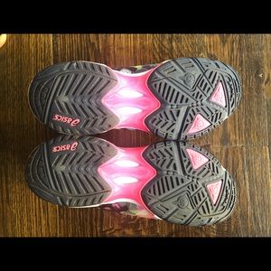 Asics Shoes - Like new women’s ASICS tennis shoes. Asics Shoes - Like new women’s ASICS tennis shoes.